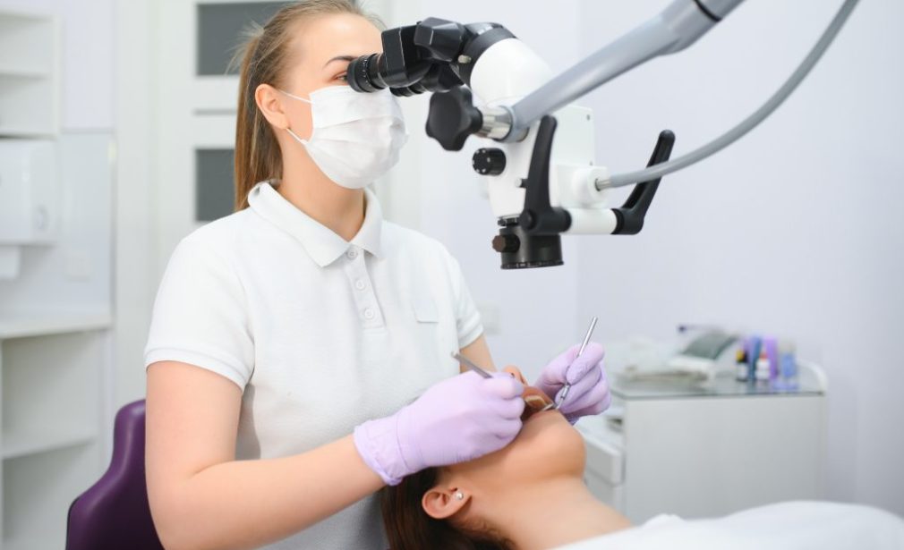 ENDODONTIE LA MICROSCOP